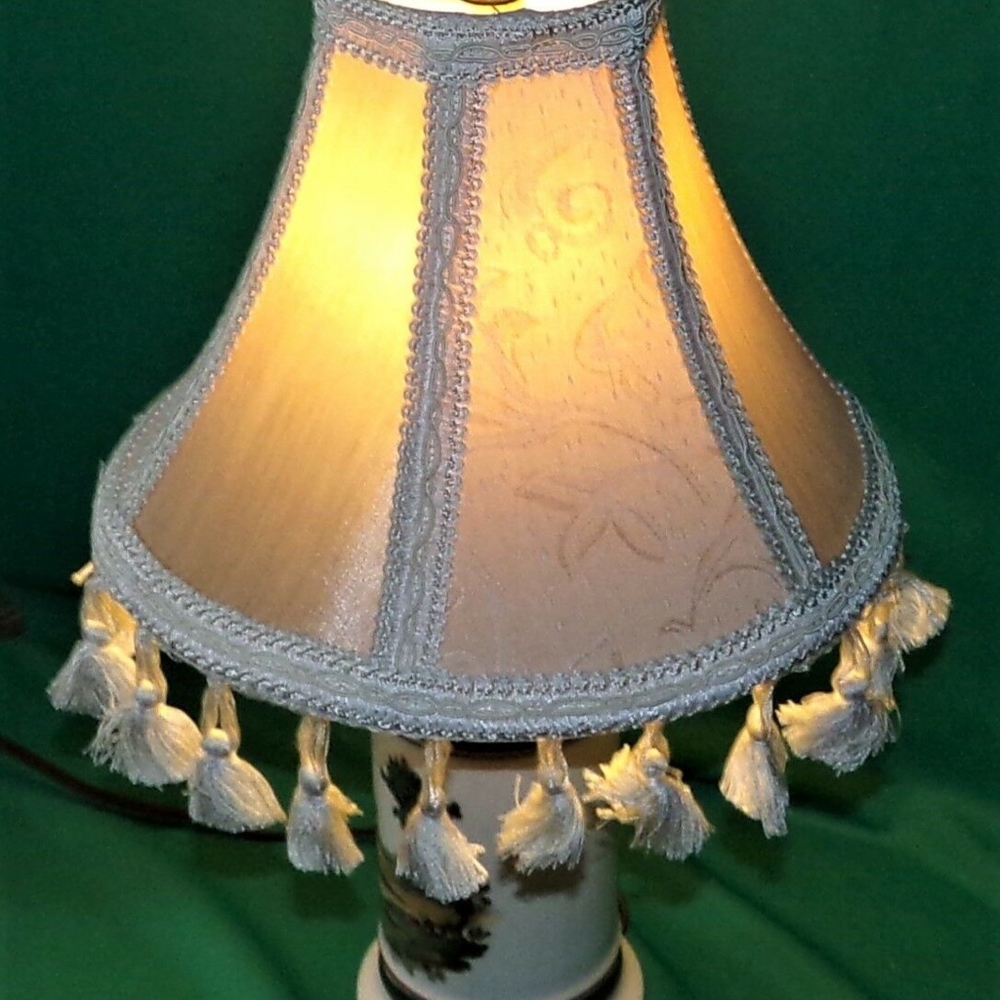 Victorian Couple Mid Century Vintage Lamp & Shade - Picture 3 of 8